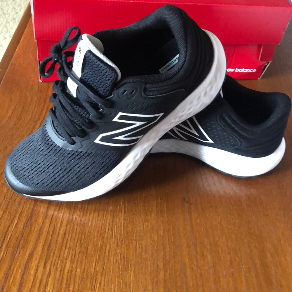New Balance black women’s size 7 - 520 running sneakers